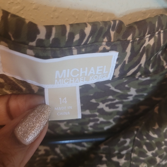 Michael Kors lon sleeved green, tan, & brown camo like blouse. Size 14. - Picture 3 of 8